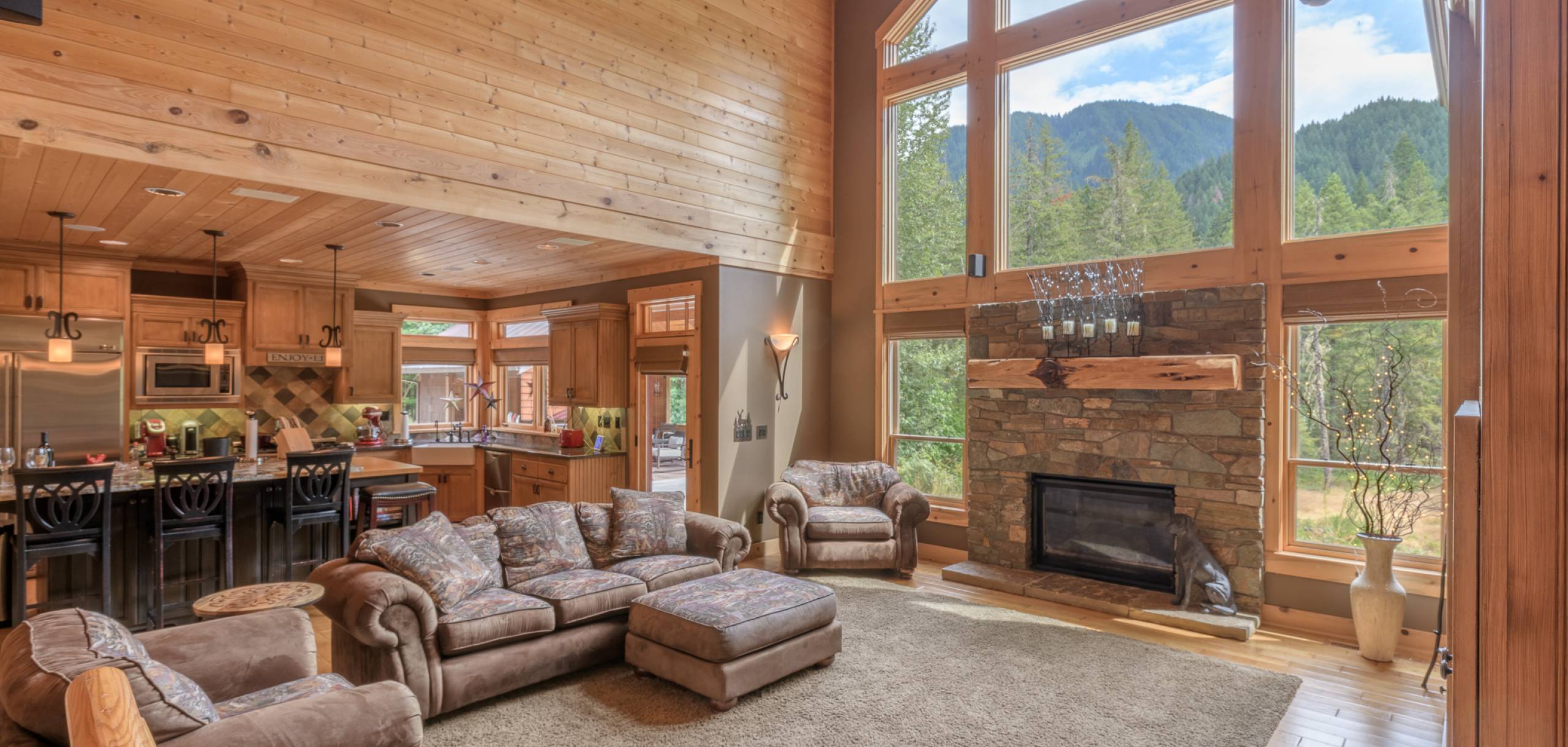 Big Buck Lodge great room